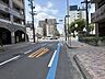 外観：マンション東側前面道路です。東側端通にあたります。