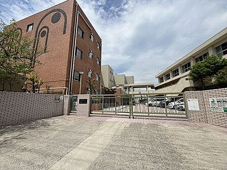名古屋市立相原小学校【校訓】正しく なかよく 力いっぱい 【学校目標】根気・勇気・元気あふれる 相原っ子。根気よく学習、勇気ある正しい行動、心身ともに元気。 230m