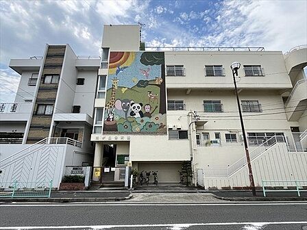 光が丘保育園【保育目標】1.愛情豊かで物事に感謝する 2.何事にも自分から進んでやろうとする 3.丈夫な体で誰とでも仲よく遊べる 4.思っていることが素直にいえる 5.親切で思いやりのある子供…