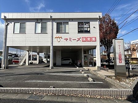 マミーズ保育園 南大高0〜2歳児 定員19名のアットホームな保育園。「企業主導型保育事業所」で、保護者が就業中であれば、どなたでもご利用いただけます。園児の安全性を考えて作られたデザイン。 230m