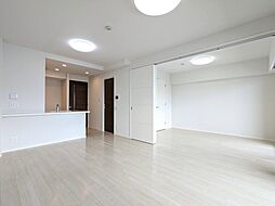 洋室と一体利用も可能な開放感のあるLDK。足元には床暖房付きです
