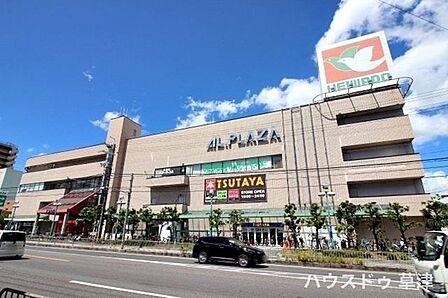 【アル・プラザ瀬田】平和堂のショッピングセンターで、1階~4階まで食品はもちろん、衣料や日用品等が揃う他、雑貨やカルチャー教室等様々なサービスが集まり、充実したショッピングを楽しめます。 540m