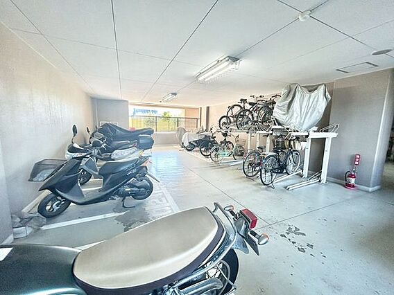 【バイク置場】...