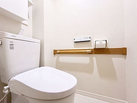 【トイレ】清潔感のある快適なトイレです。毎日気持ちよく使えます。※CGで家具等を消しております。