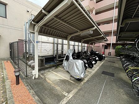 【バイク置場】バイク好きに嬉しい、安心の専用スペース♪き駐輪場です。