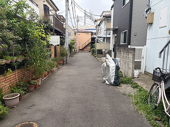 緑豊かな植栽が...