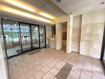 【エントランス】TVモニター付きオートロックシステムを採用し、安心してお住まいいただけます。