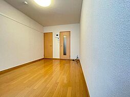 阪急宝塚本線 曽根駅 徒歩4分の賃貸アパート 4階1Kのリビング/ダイニング