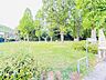 周辺：琴塚公園琴塚古墳そばにある公園です。大きな木が多く、緑に囲まれています。ブランコ・滑り台・ベンチ・公衆トイレが設置されています。 1540m