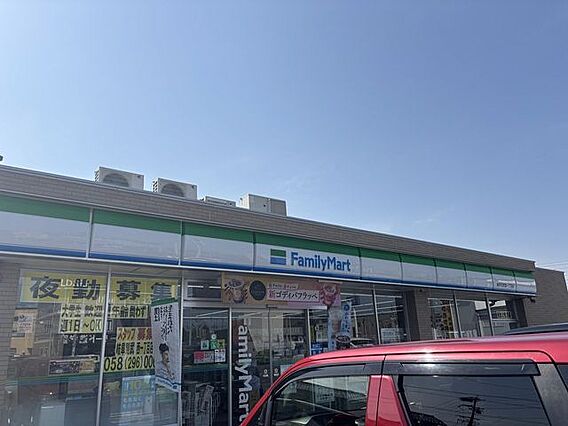 ファミリーマー...