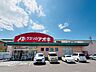 周辺：クスリのアオキ芋島店【営業時間9：00～22：00　医薬品の他にもカウンセリング化粧品、お酒、食品、精肉・青果、惣菜の取扱いあり。】 590m