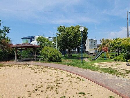 住吉4丁目公園 700m