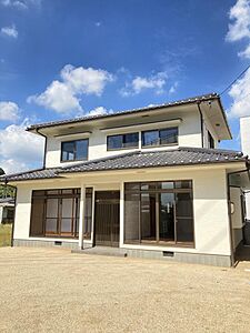 外観:外壁塗装済です。 外観:外壁塗装済です。