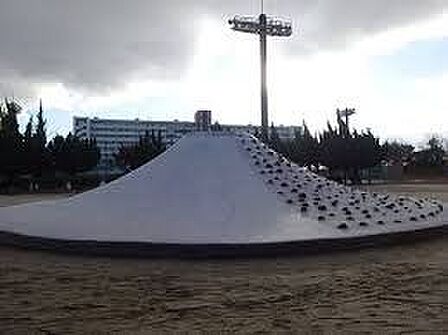 浦里公園 徒歩2分。 90m