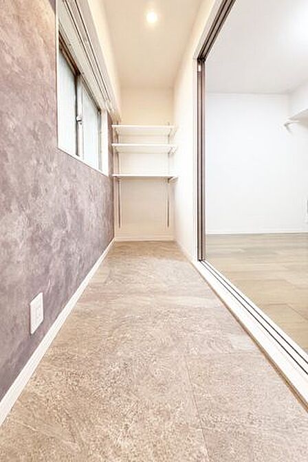 ◇広々玄関収納◇扉を開けたら洋室の為、導線が便利です♪