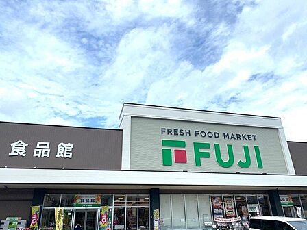 スーパー 500m フジ戸坂店