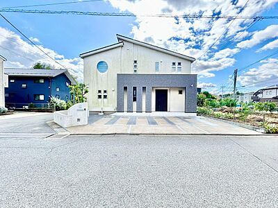 外観:天王台駅徒歩18分三井ホーム施工スタイリッシュで落ち着いた雰囲気を演出しつつ、敷地内にはゆとりある駐車スペースを3台分確保。来客時や複数台所有でも安心です。 外観:天王台駅徒歩18分三井ホーム施工スタイリッシュで落ち着いた雰囲気を演出しつつ、敷地内にはゆとりある駐車スペースを3台分確保。来客時や複数台所有でも安心です。