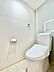 トイレ：新しいトイレへ交換済み。清潔で使い心地の良い設備が整った住まいです。