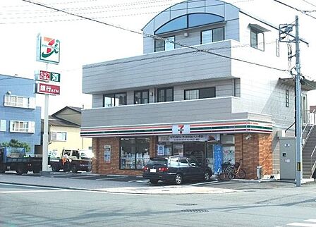 セブンイレブン沼津港店 820m