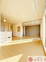 Hale Kanani 2階1LDKのリビング/ダイニング