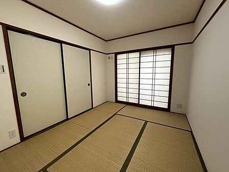 畳の温かみを感じられる一室