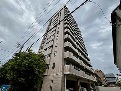 外観:落ち着いたタイル張りの外観 外観:落ち着いたタイル張りの外観