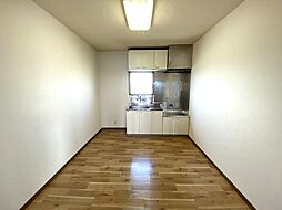 アーバニズム２６Ａ 202 2階3DKのリビング/ダイニング