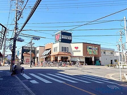 マルヤス登美の里店 180m