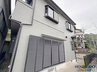 外観:2026年6月に外壁塗装・屋根葺替(ガルバリウム鋼板)を施工済。落ち着いたグレー調の美しい外観に仕上がっています。 外観:2026年6月に外壁塗装・屋根葺替(ガルバリウム鋼板)を施工済。落ち着いたグレー調の美しい外観に仕上がっています。