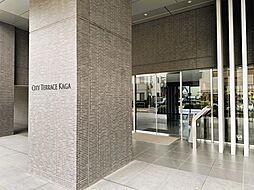 周辺には保育施設、公園、スポーツセンター、仲宿商店街など日常生活に欠かせない施設が充実