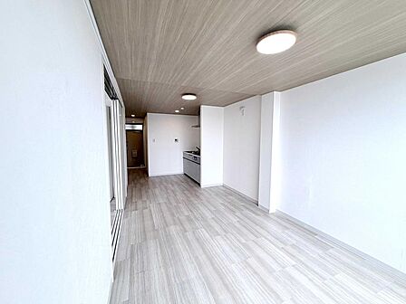 《LDK》明るい内装が心地よいくつろぎの空間