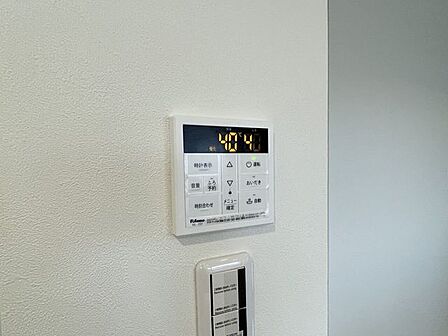 オートバスパネル いつでも適温のお風呂にはいれるのが嬉しいですね♪キッチンからの操作もできるので便利です♪