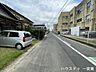 外観：【南側東向き】車1台が余裕を持って通れる道幅です。車はスピードを控えるので事故率の軽減や歩行者も安心して通行できます。