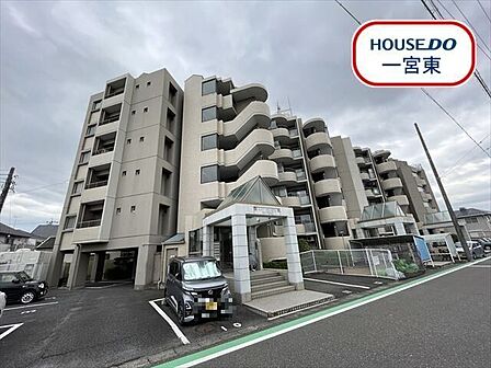 妙興寺駅まで徒歩5分、小学校まで徒歩13分の立地。1989年築6階建ての中古マンションです。