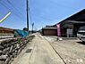 外観：【北側東向き】幅員約4mの前面道路です。普通車が1台通れる幅となります。大型車の通行が少ないので、振動や騒音が抑えられます。