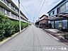 外観：≪南側東向き≫車の通行も少なく、幅員もあるため安全に歩くことができます。