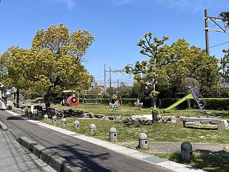 黒田公園・遊具あり・公衆トイレあり・駐車場なし※歩道があるので、安全の配慮もされております。 910m