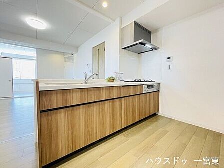 対面式のため、調理をしながらご家族との会話も弾みますね。小さなお子さまがいるご家庭も目を離さずに調理ができます。
