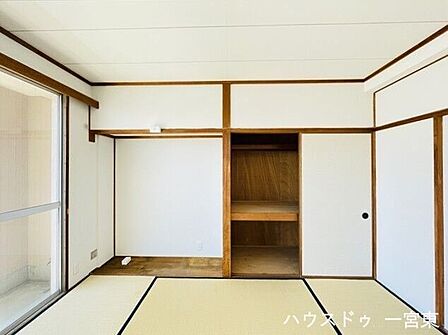 【東和室】和室はくつろぐスペースや客間、子供の遊び場としてなど様々な用途に活用できますね。