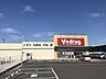 周辺：V-drug木曽川店営業時間09：00～21：00　　日用品以外にも食料品も取り扱っているので便利です。毎週水曜日と土曜日は、ポイント3倍デー。クレジットカード・電子マネー・スマホ決済利用可 570m