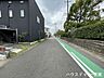 外観：≪北側西向き　幅約6.0ｍ≫道路幅が広いので、向かいの住宅とも距離があるため日当たりも確保しやすいです。