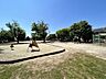 周辺：むつみ公園【・遊具あり・公衆トイレあり・駐車場なし公園全体が低めのフェンスで覆われているので、急な子どもの飛び出しなども安心・安全ですね。】 390m