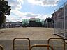周辺：豊田子ども広場（ライオン広場）　東屋や手洗い場があります。高めのフェンスに囲まれているので、ボールも出にくく安心です。 580m