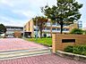 周辺：四日市市立港中学校昭和22年　四日市市浜田地区、納屋地区を学校として四日市市立東中学校を設立心を豊かにして自主的、主体的に行動し、互いに高め合う生徒の育成を教育目標に掲げる 440m