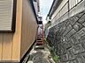 設備：2階倉庫から降りられる外階段です。1階を通らずに荷物などの出し入れができます。（2026年6月22日撮影）
