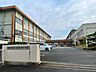周辺：四日市市立西笹川中学校四日市市の南部笹川団地内に昭和51年4月に笹川中学校から分離・開校。外国人生徒受け入れ拠点校に指定され、国際教育担当の教員や適応指導員が数多く配置されています 2370m