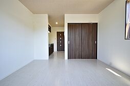 イーストベース　VII 2階1LDKのリビング/ダイニング