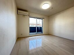 イーストベース 1階1Kのリビング/ダイニング