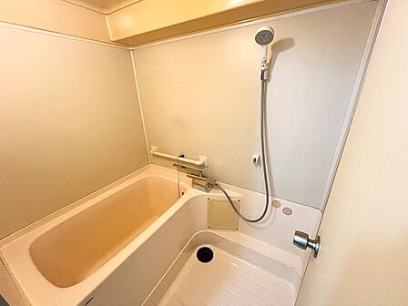 コンパクトながら使いやすい浴室。