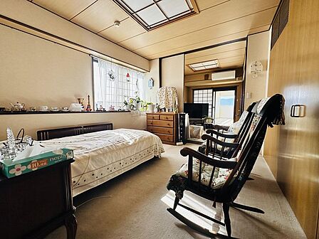 ルーフバルコニーにつながるお部屋はゲストルームとしても重宝します♪